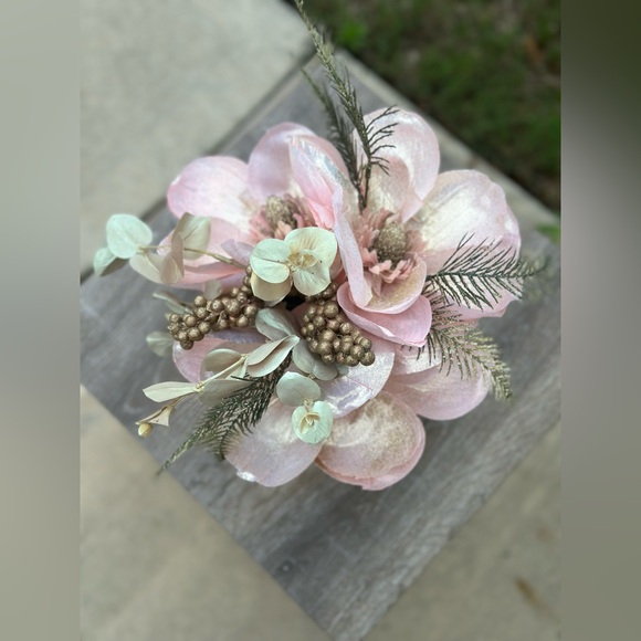 NWT/ Beautiful Blush Faux Flowers by Rachel Zoe - Picture 2 of 4